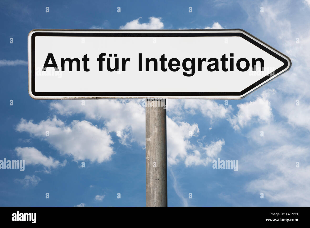 Photo détail d'un panneau avec le titre allemand Amt fuer Intégration (Bureau de l'intégration) Banque D'Images