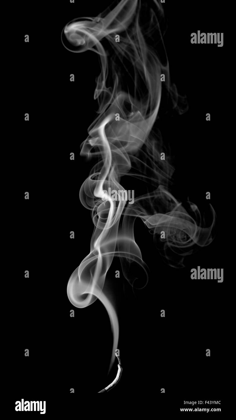 Une légère fumée abstrait sur fond sombre Banque D'Images