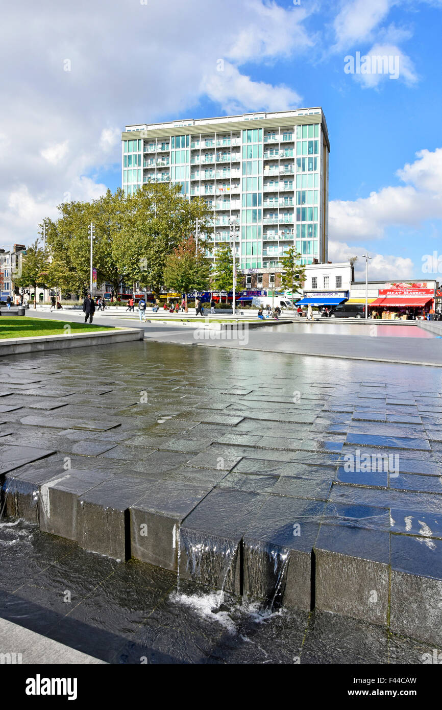 Dispositif de l'eau dans le centre-ville de Woolwich (Place du général Gordon Place) dans le London Borough of Greenwich Banque D'Images