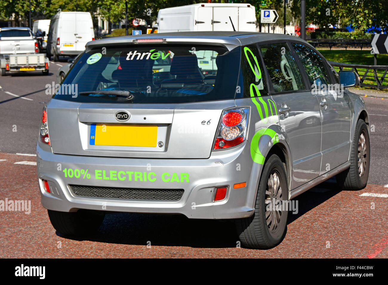 Voiture électrique BYD e6 tout électrique crossover 5 portes voiture fabriquée par le Chinois BYD Auto maker & exploité à Londres Angleterre Royaume-uni par Thriev location privée Banque D'Images
