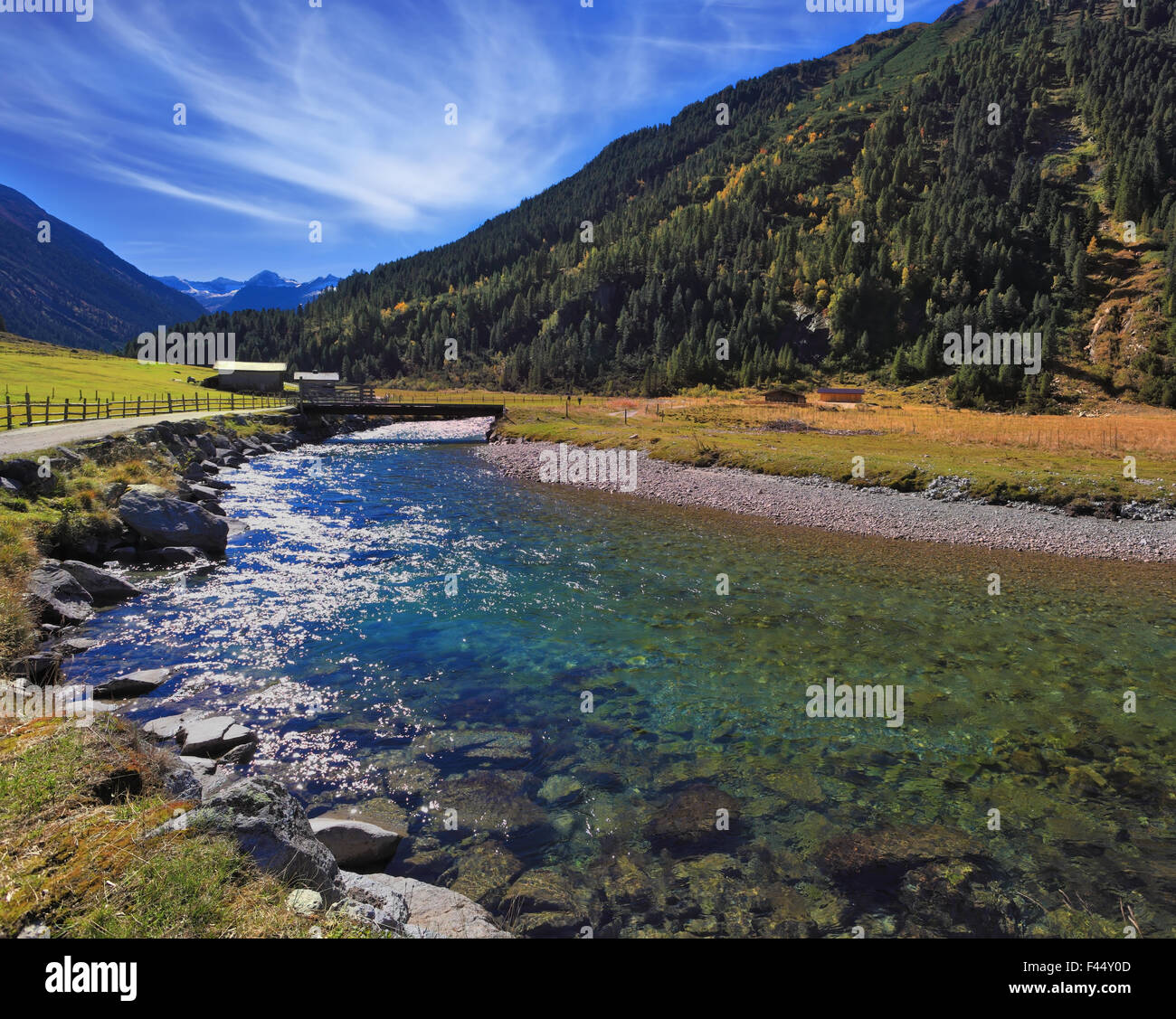 Alpes autrichiennes dans le soleil de midi Banque D'Images