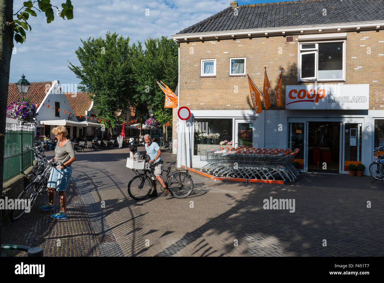 3 juillet, 2014 supermarché COOP locale en Midsland. Kees Metselaar Photo Banque D'Images