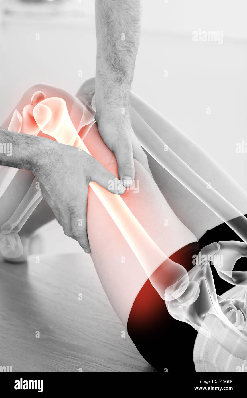 Mis en lumière les os de femme au physiothérapeute Banque D'Images