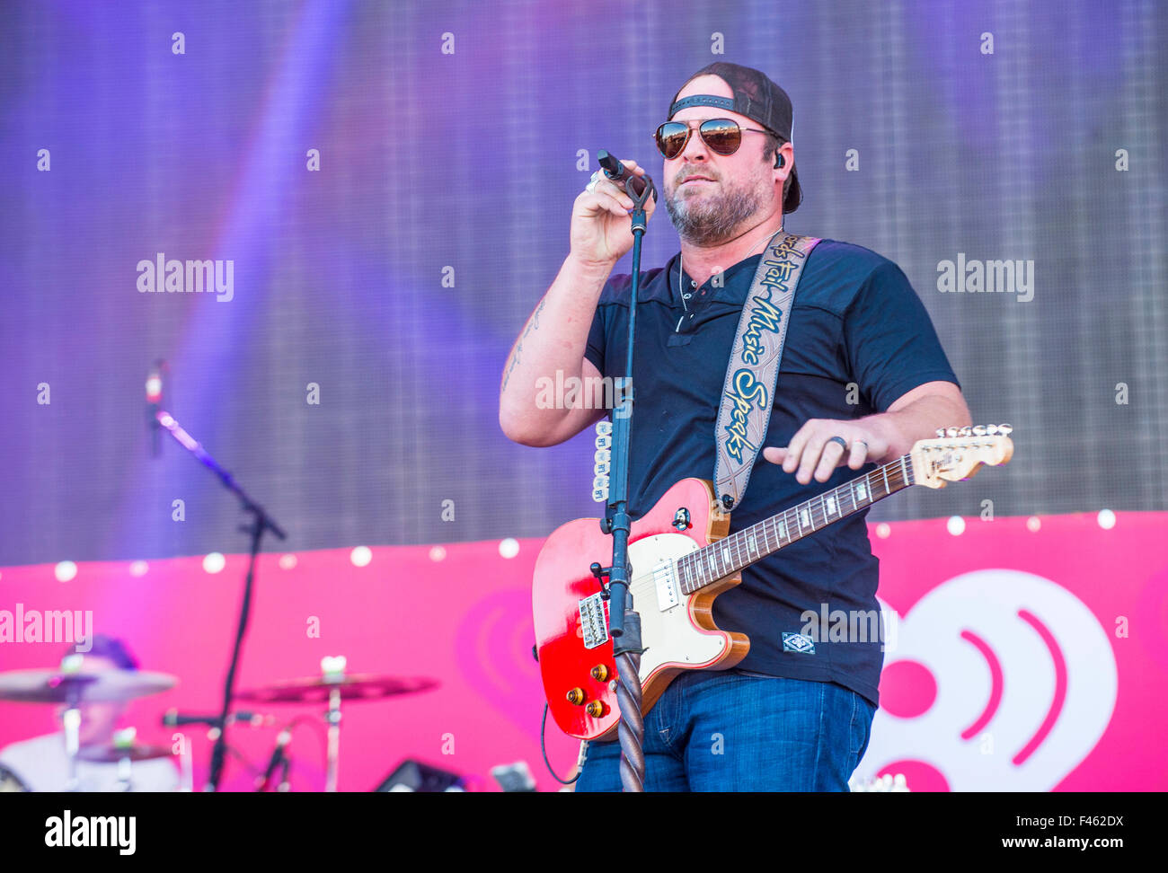 Singer/songwriter Lee Brice joue sur la scène au iHeartRadio Music Festival 2015 à Las Vegas Banque D'Images