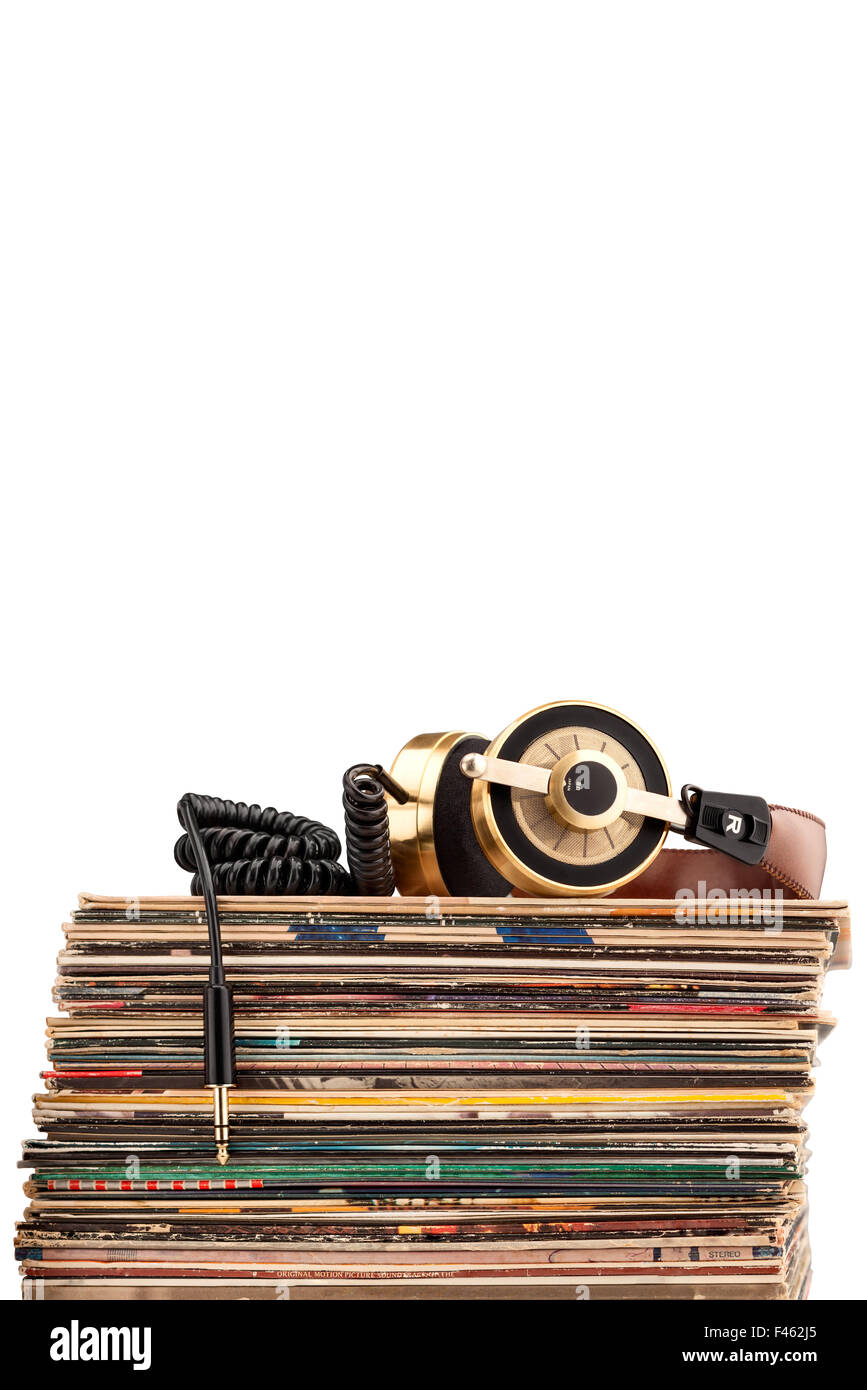 Les écouteurs et les disques vinyles. Banque D'Images