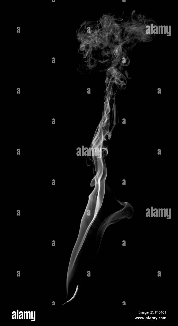 Une légère fumée abstrait sur fond sombre Banque D'Images