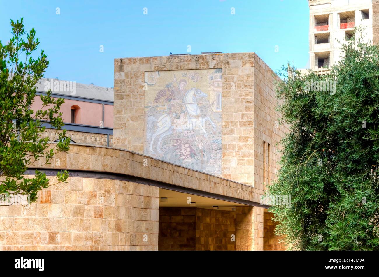 Une vue de la mosaïque de saint Georges terrassant le dragon au centre-ville de Beyrouth, au Liban. Une partie du mur de la grecque Saint George Banque D'Images