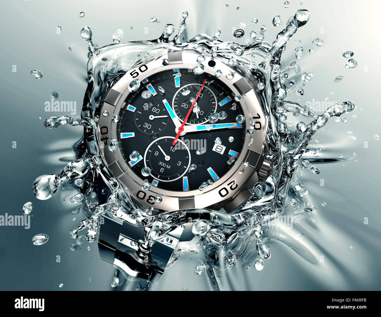 Montre-bracelet en métal est faling et les projections dans l'eau claire Banque D'Images