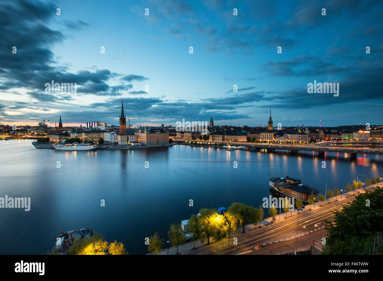 L'île de Riddarholmen, au crépuscule vue depuis Monteliusvägen, Stockholm, Stockholm, Suède Comté Banque D'Images