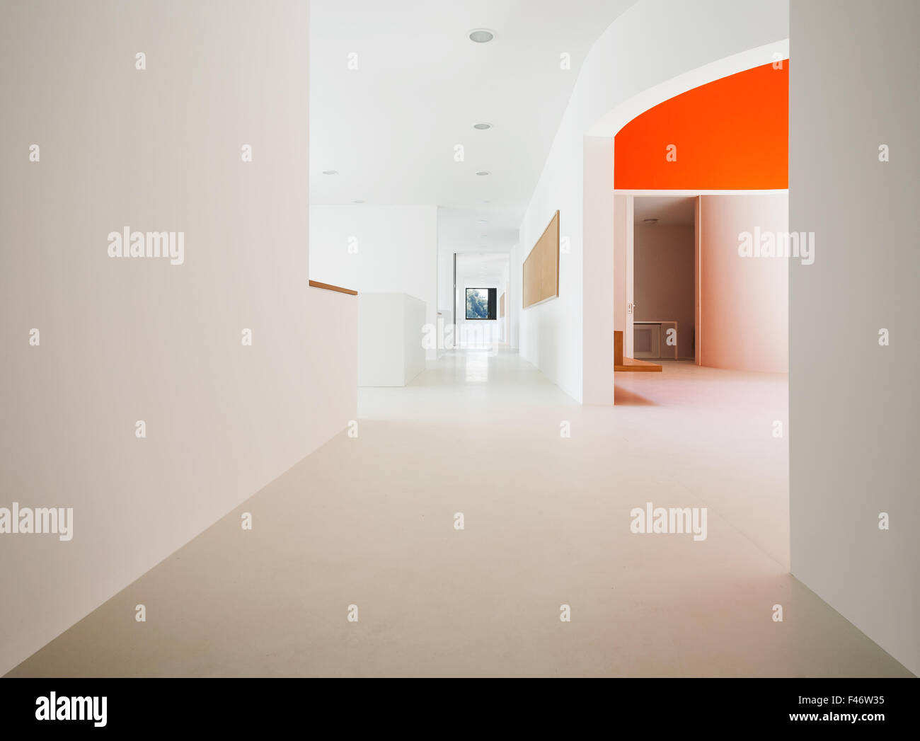 Nouvelle architecture, de l'intérieur, vue de couloir Banque D'Images