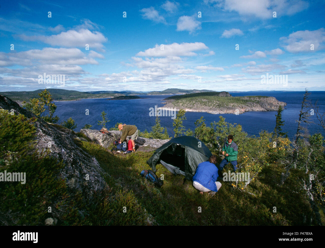 Les campeurs avec tente, Angermanland, Suède. Banque D'Images