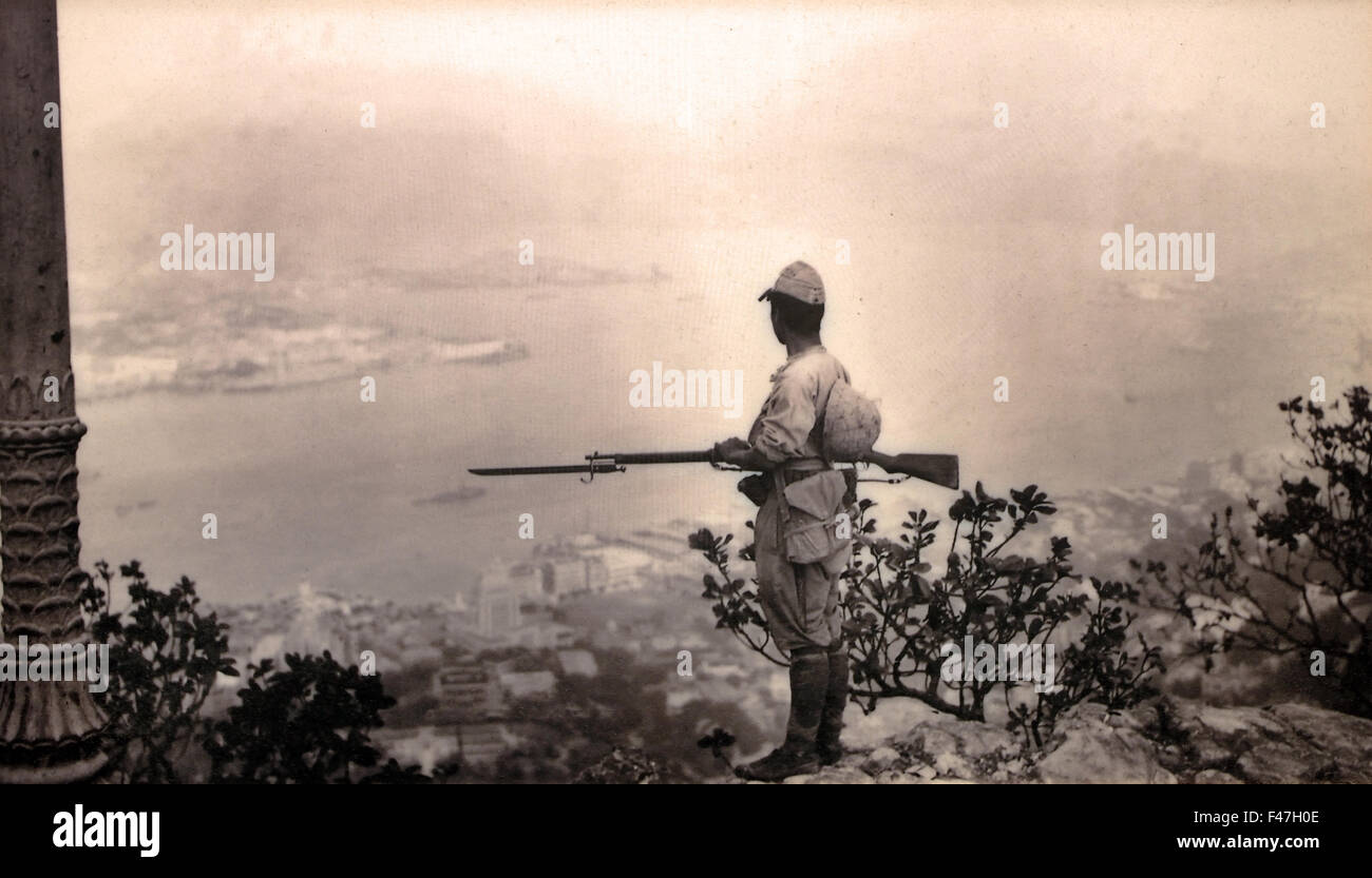 Une sentinelle japonaise à la Peakof Hong Kong ( Seconde Guerre mondiale II 2e conflit militaire japonais Sino Chinois République populaire de Chine et l'Empire du Japon 1937 - 1945 ) Musée de l'histoire, Hong Kong chinois Chine Banque D'Images