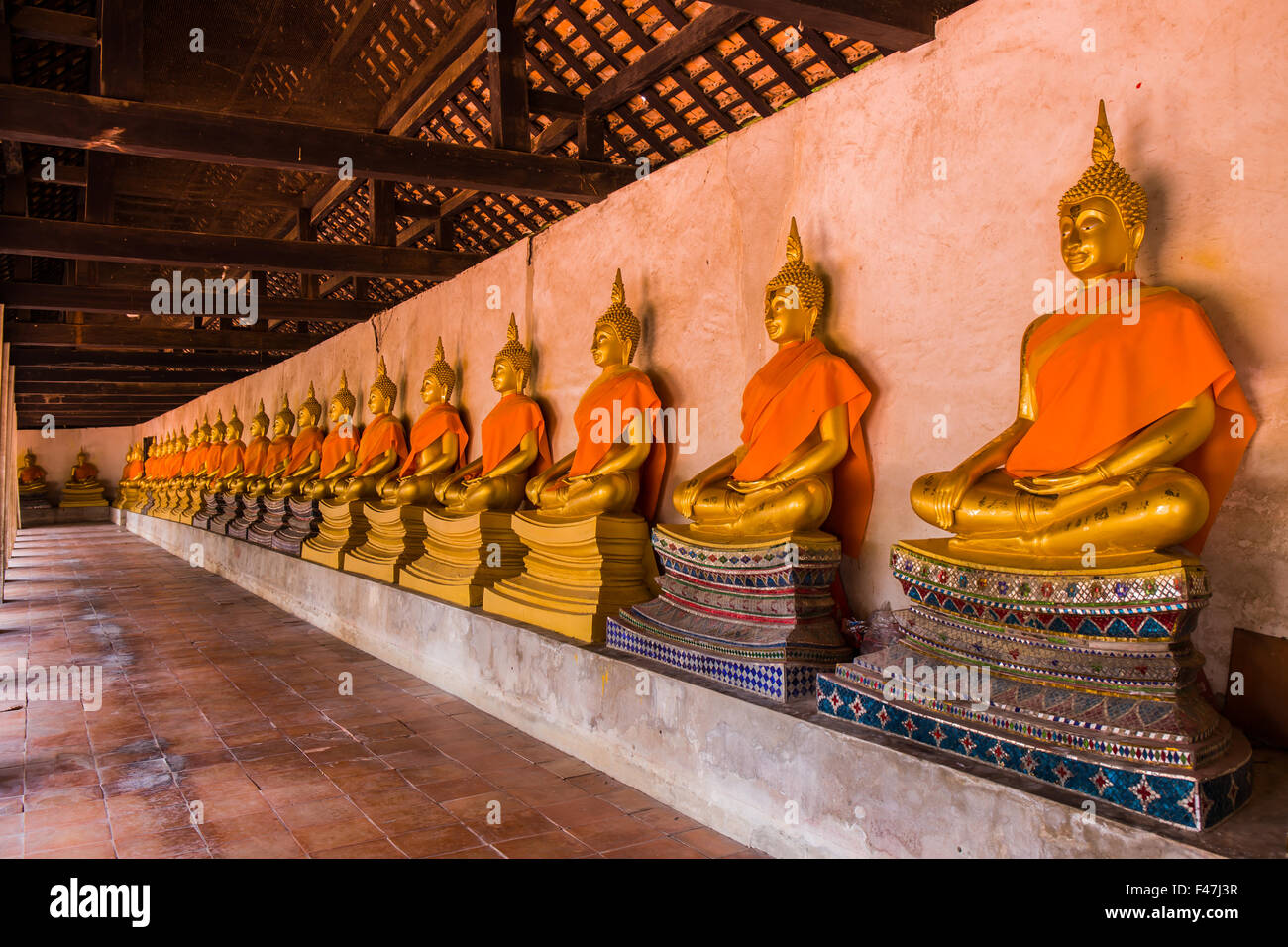 Le hall principal du Wat Putthaisawan avec golden Buddha statue à Ayutthaya, Thaïlande Banque D'Images
