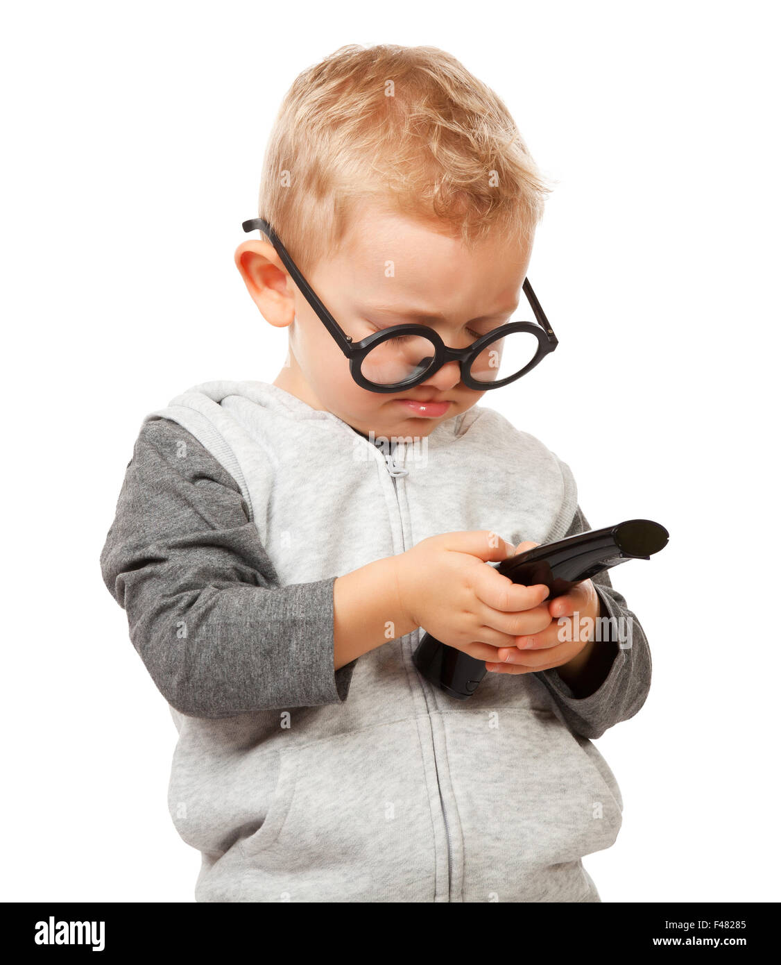 Enfant avec télécommande et lunettes drôles Banque D'Images