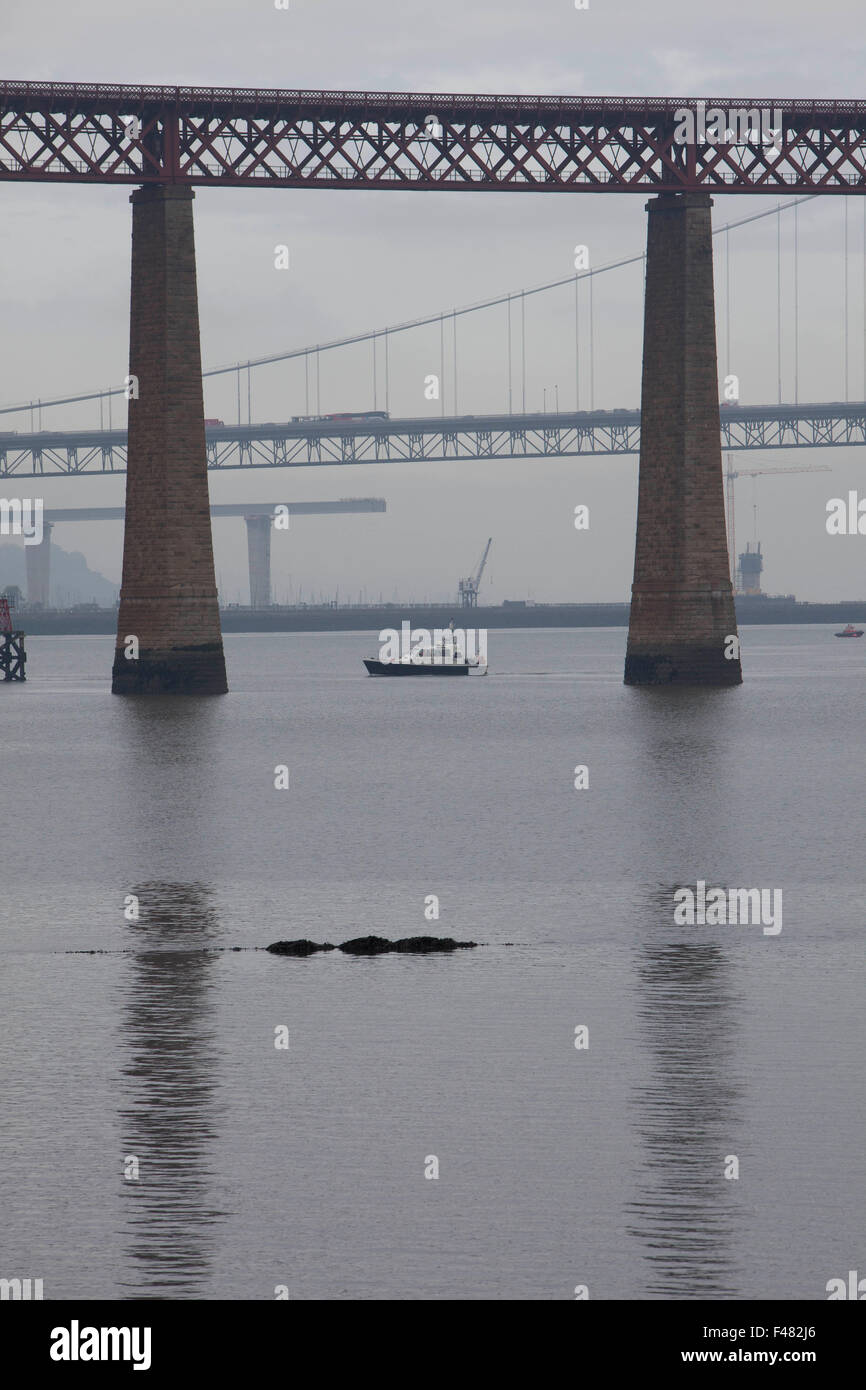 South Queensferry, Écosse.UK. 15 octobre 2015. Matin brumeux à South Queensferry où la température : 5°C = 41.00000º F. Pako Mera/Alamy Live News. Banque D'Images