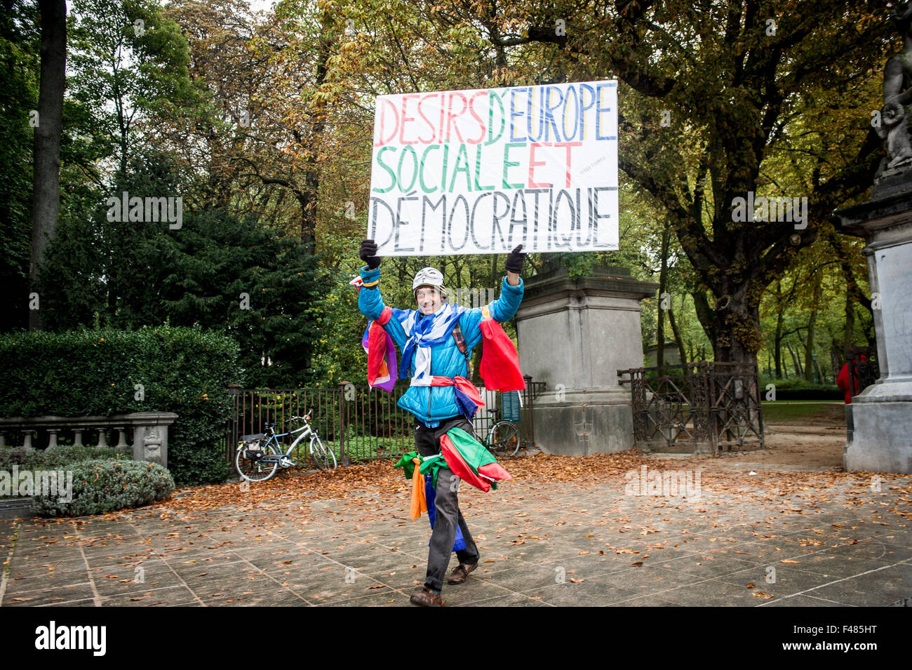 La lutte contre le partenariat transatlantique de commerce et d'investissement (TTIP) protestation devant le siège du Conseil européen à Bruxelles, Belgique le 15.10.2015 par Wiktor Dabkowski Banque D'Images