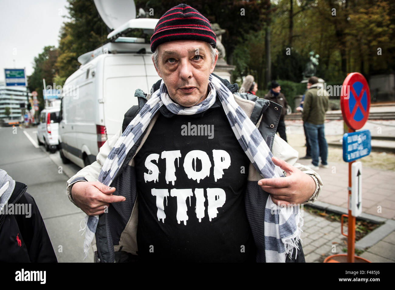 La lutte contre le partenariat transatlantique de commerce et d'investissement (TTIP) protestation devant le siège du Conseil européen à Bruxelles, Belgique le 15.10.2015 par Wiktor Dabkowski Banque D'Images
