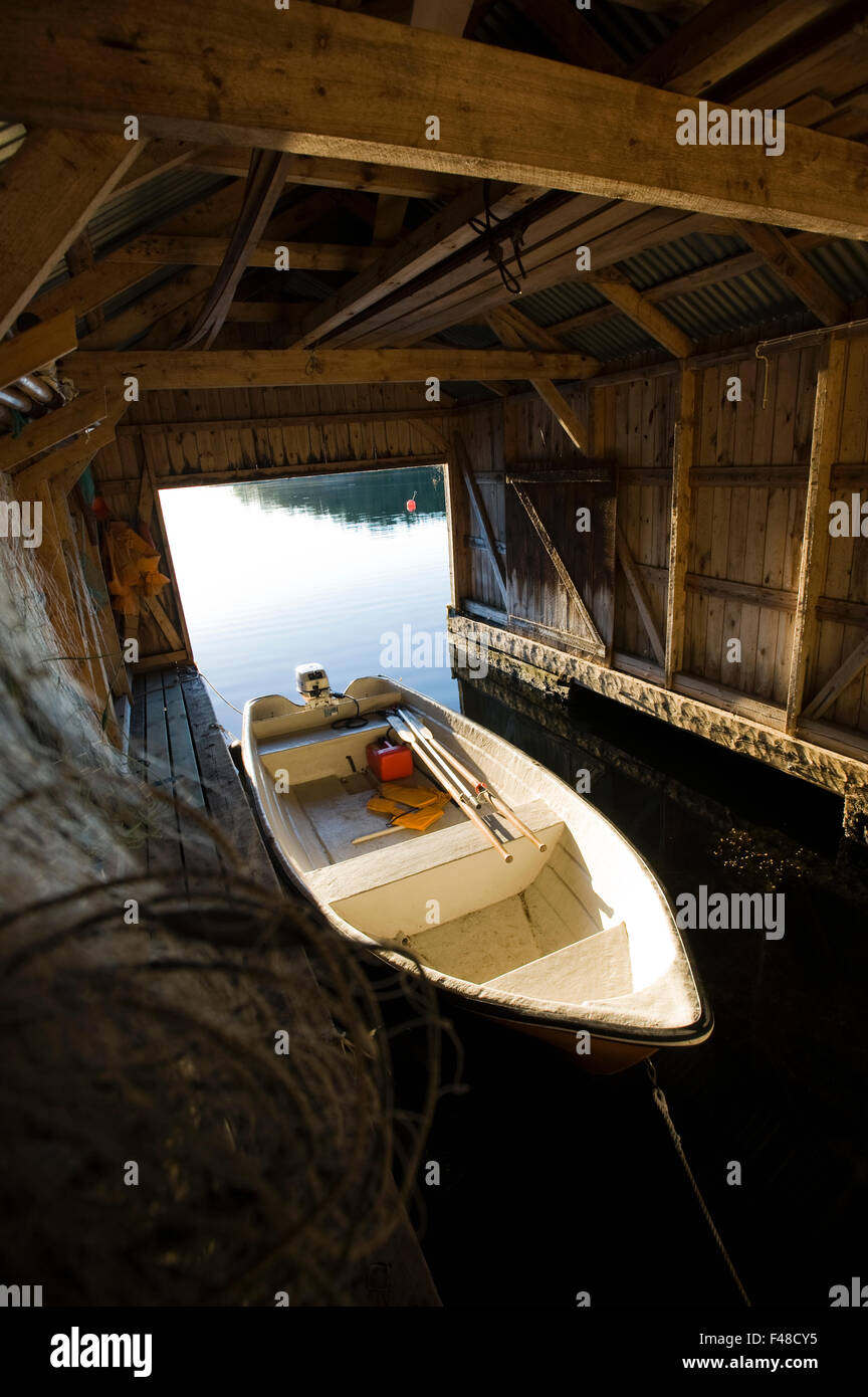 Un garage à bateaux de l'intérieur, la Suède. Banque D'Images
