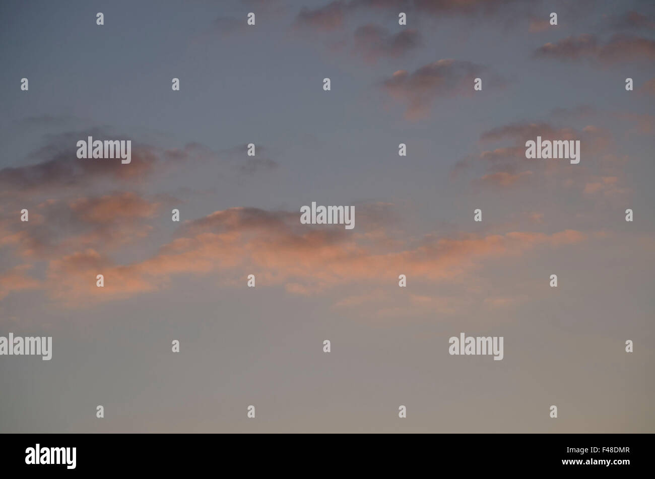 Nuages au coucher du soleil Banque D'Images