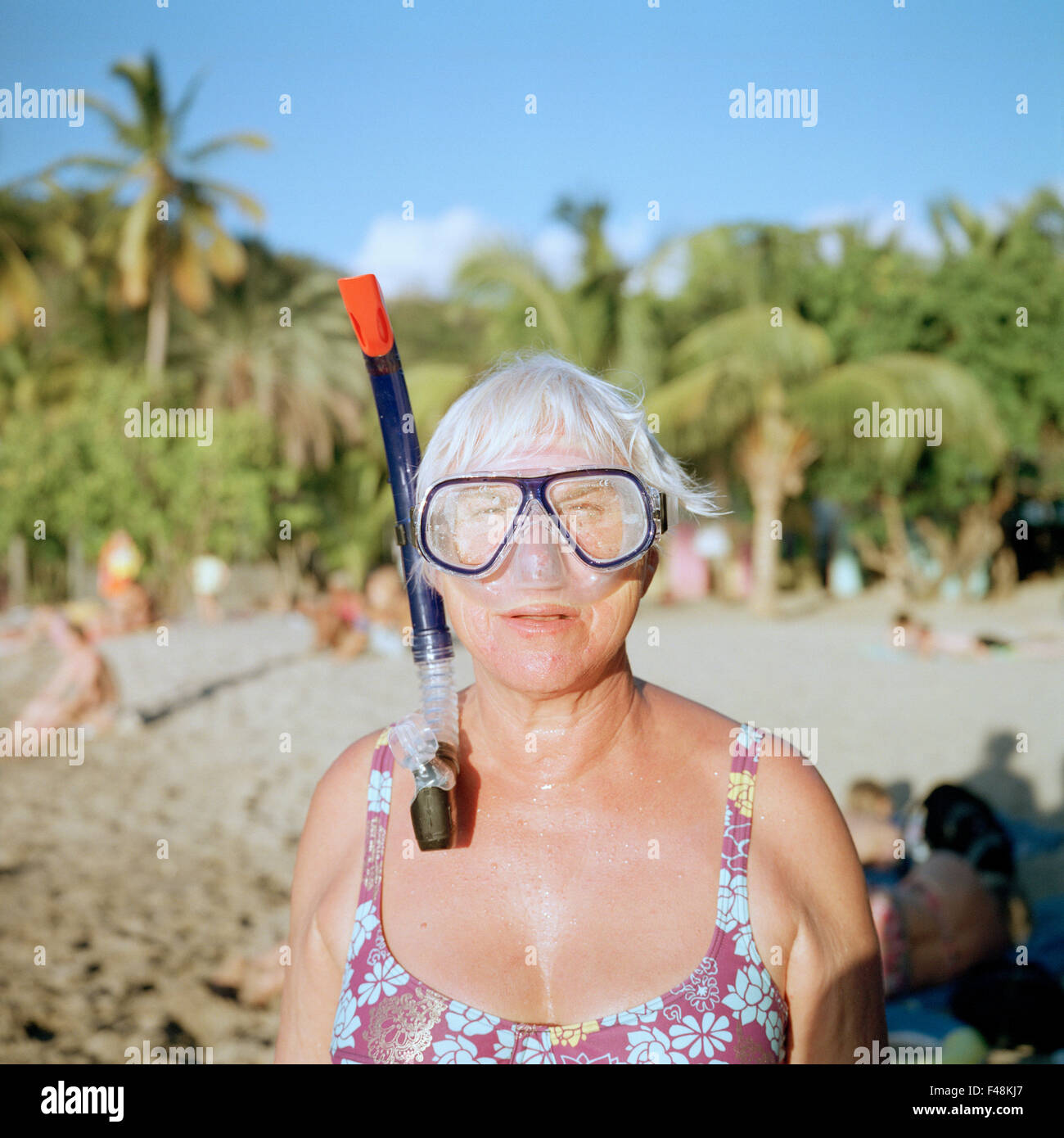 Senior woman avec un tuba, la Guadeloupe. Banque D'Images