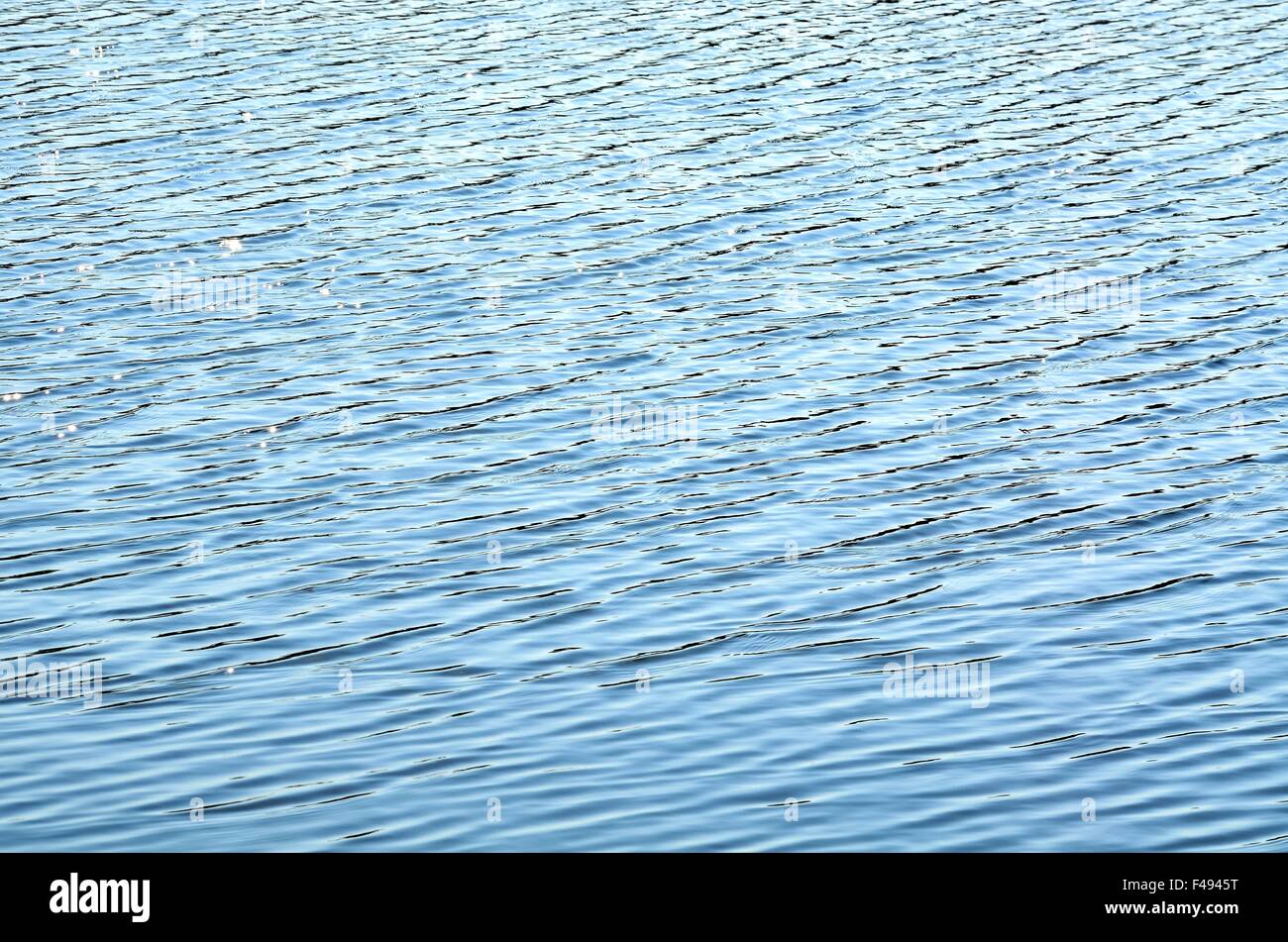 Réflexion de la lumière dans l'eau Banque D'Images