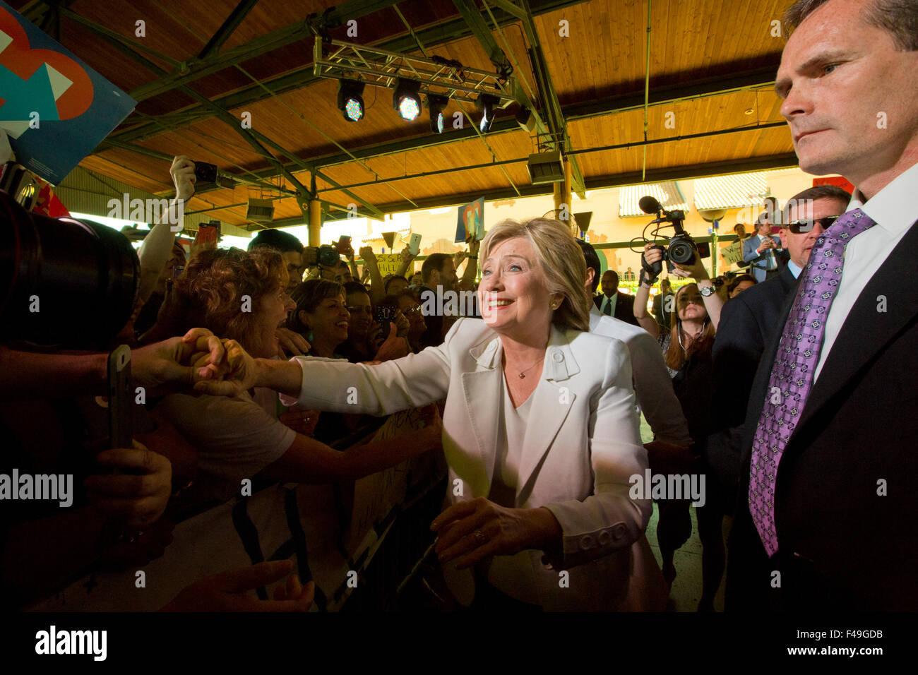 Élection présidentielle démocratique nous espérons Hillary Clinton salue des partisans pendant une campagne arrêter au Texas Banque D'Images