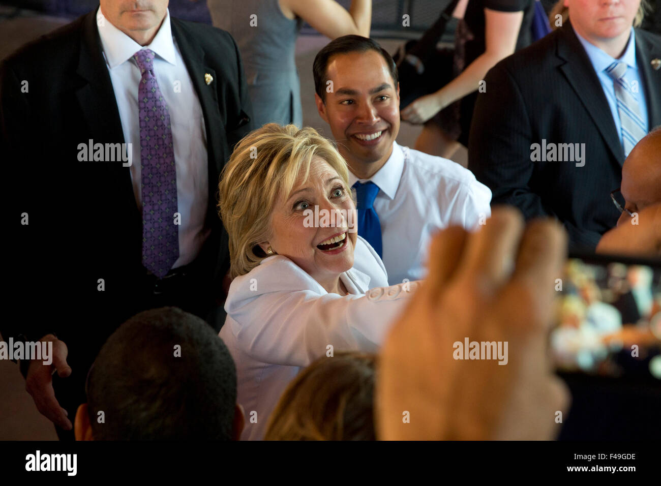 Élection présidentielle démocratique nous espérons Hillary Clinton salue des partisans pendant une campagne arrêter au Texas Banque D'Images
