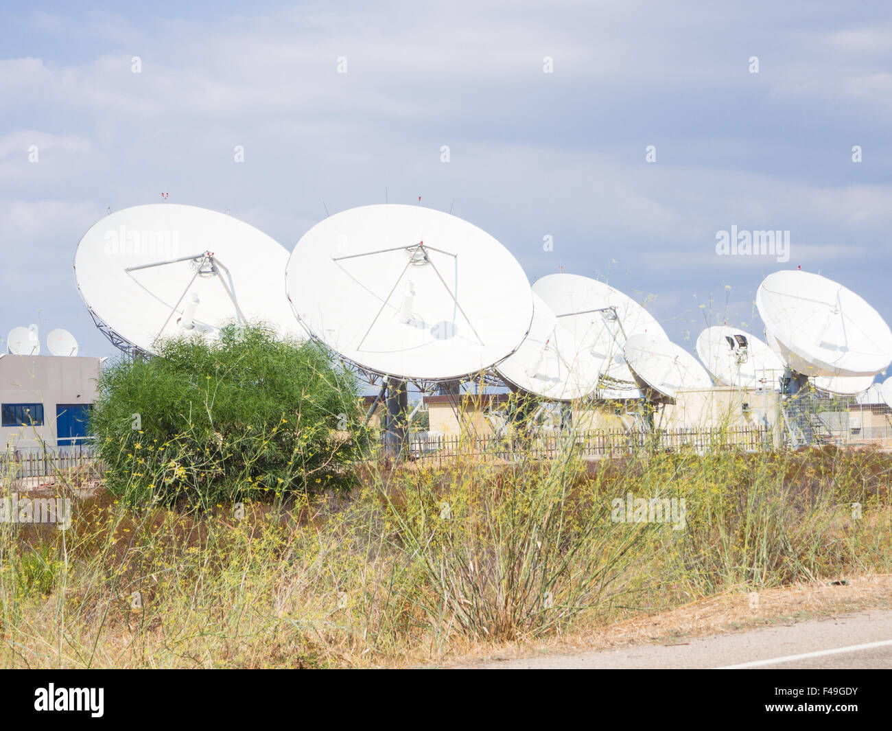 Teleport communications par satellite. Groupe d'antennes dans teleport de Cagliari, Sardaigne, Italie Banque D'Images