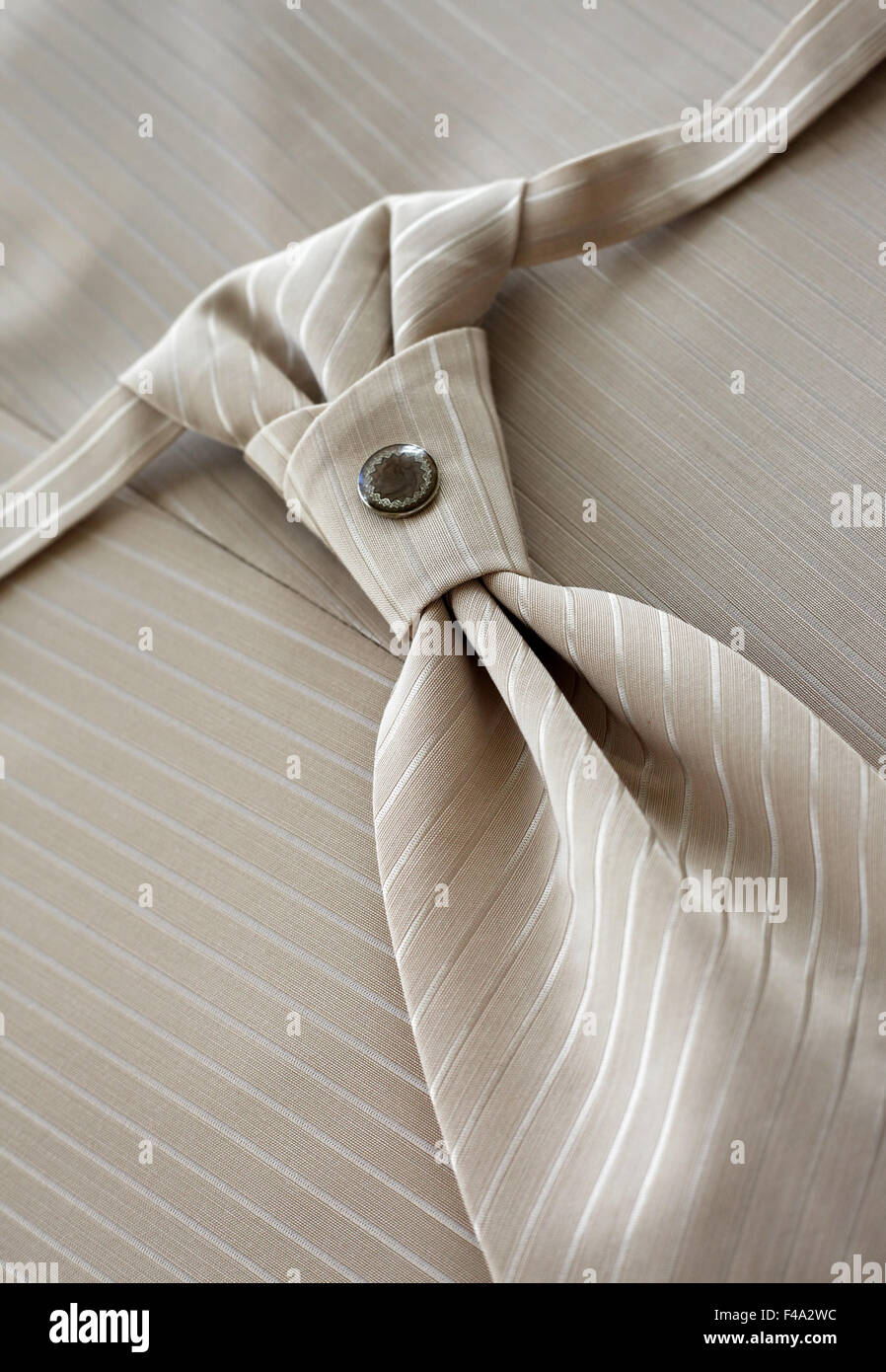 Cravate beige Banque de photographies et d'images à haute résolution - Alamy