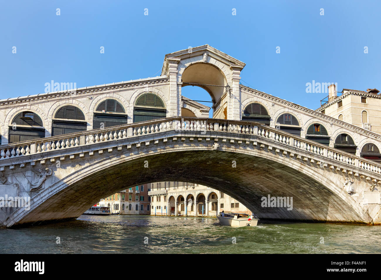 Pont du Rialto sur le Grand Canal à Venise Banque D'Images