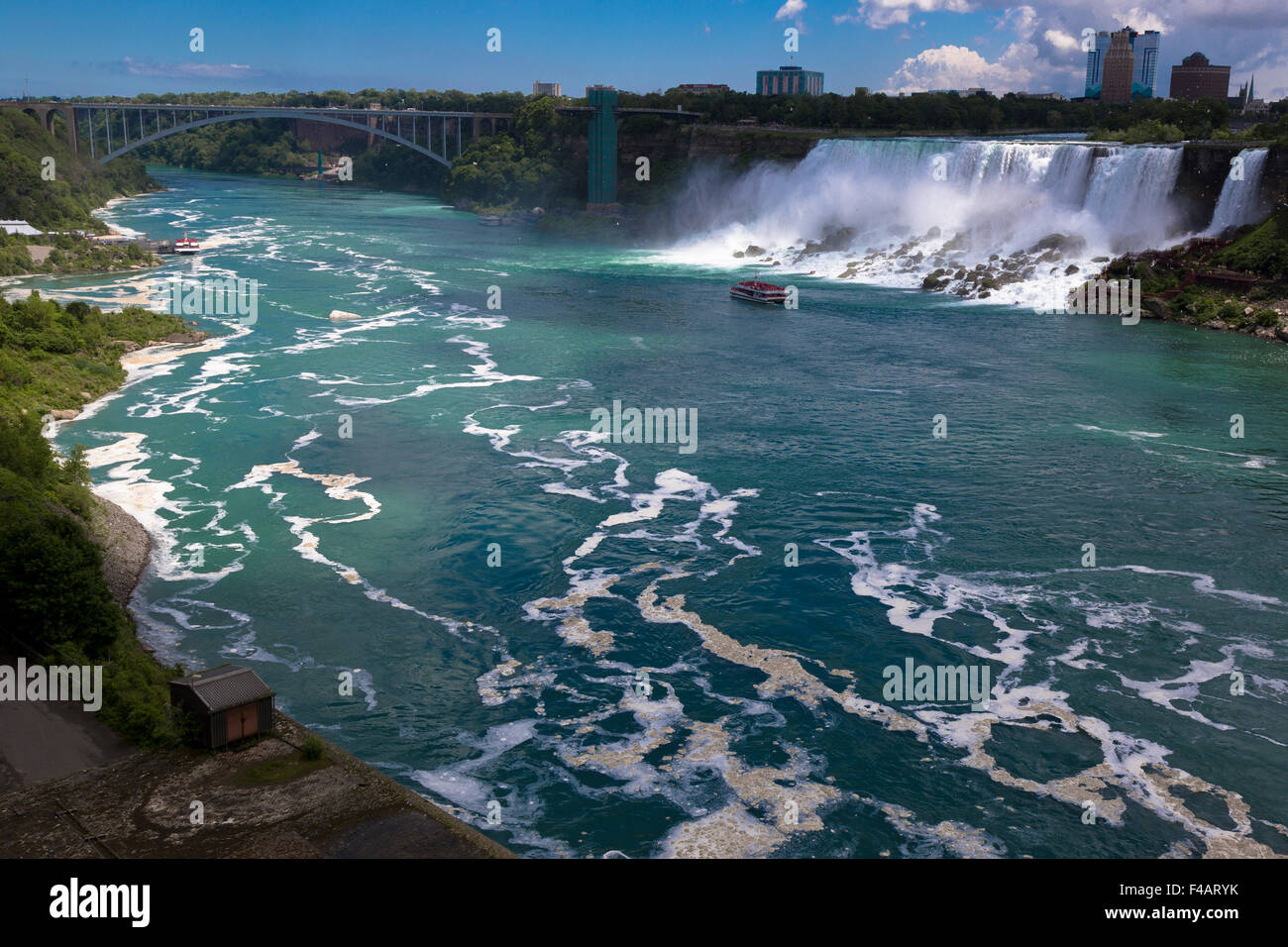 American Falls l'État de New York à Niagara Falls vu de Canada Banque D'Images