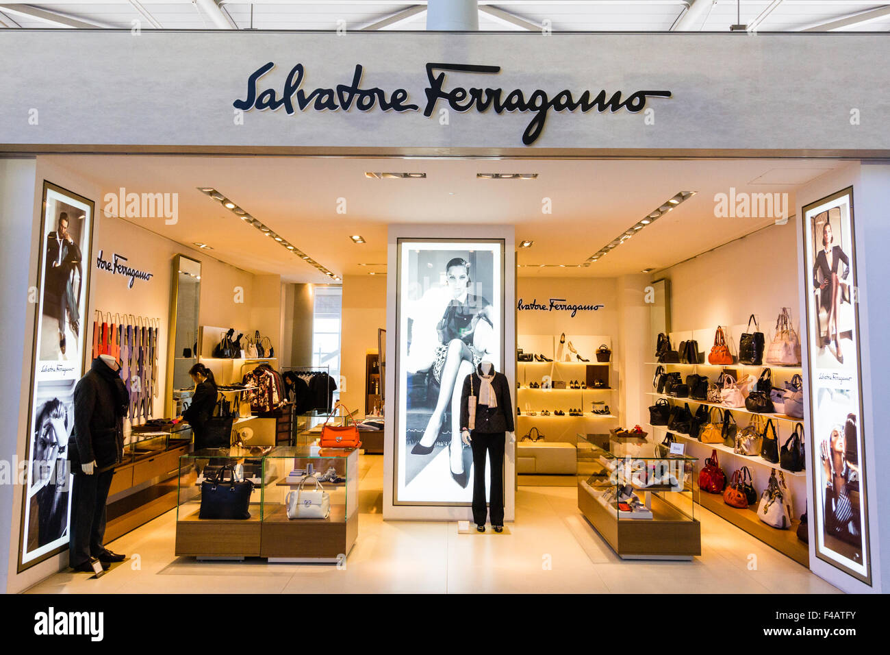 Salvatore ferragamo store Banque de photographies et d images a haute resolution Alamy