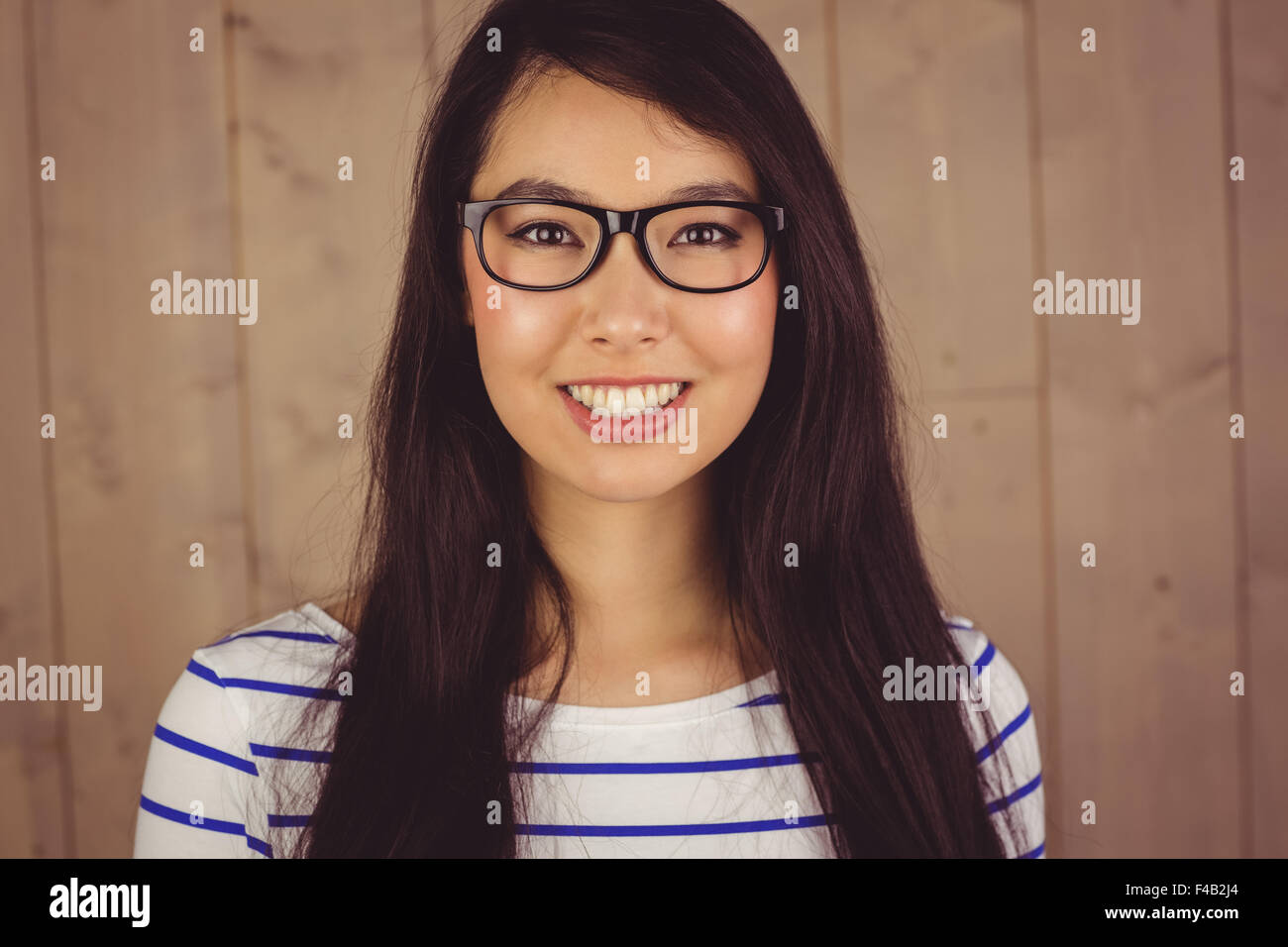 Smiling attractive woman posing for camera Banque D'Images