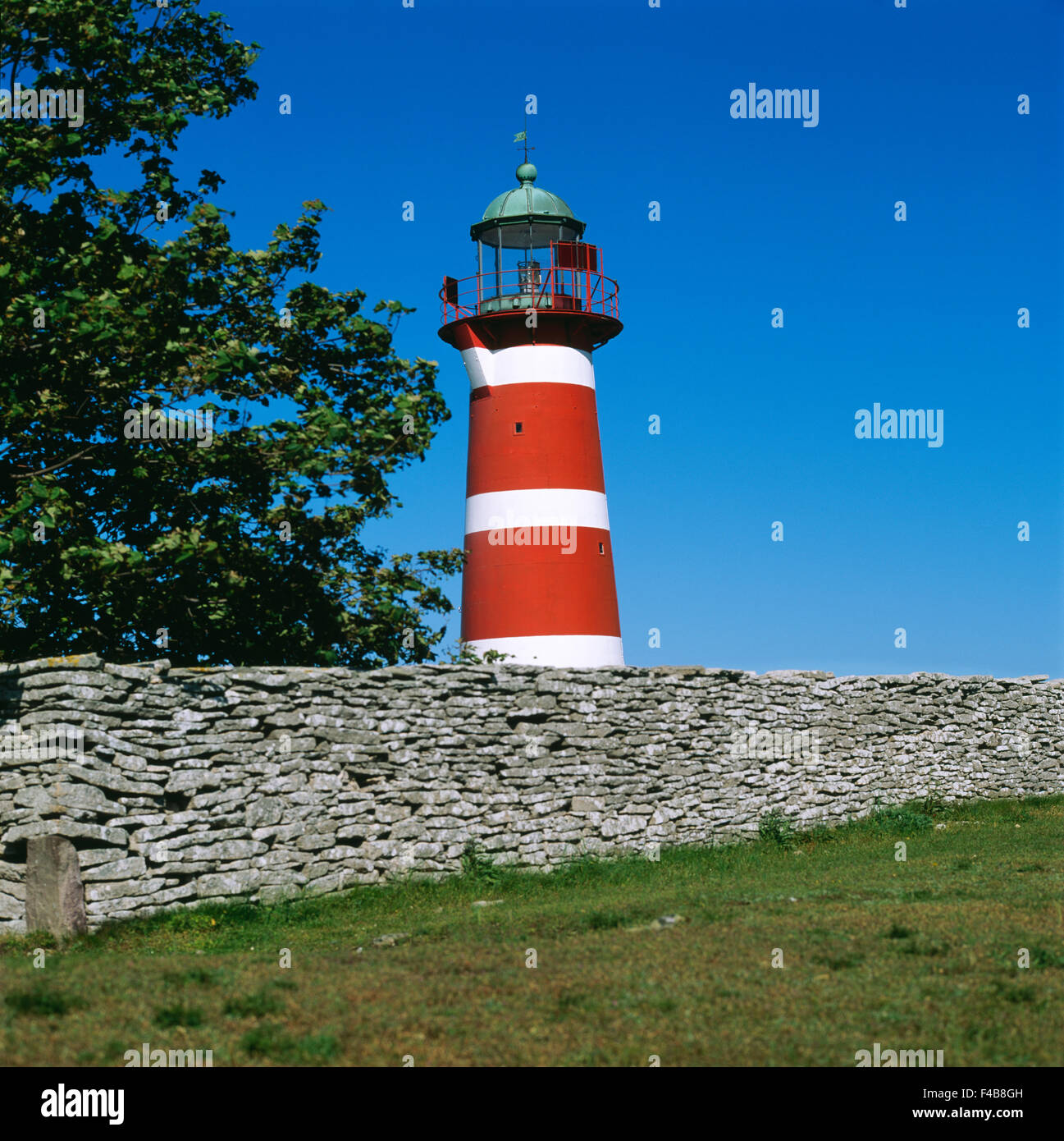 Architecture bâtiment extérieur de bâtiment phare de l'herbe image couleur ciel nature naviguer voyage mur de pierre carré entourant Banque D'Images Architecture bâtiment extérieur de bâtiment phare de l'herbe image couleur ciel nature naviguer voyage mur de pierre carré entourant Banque D'Images