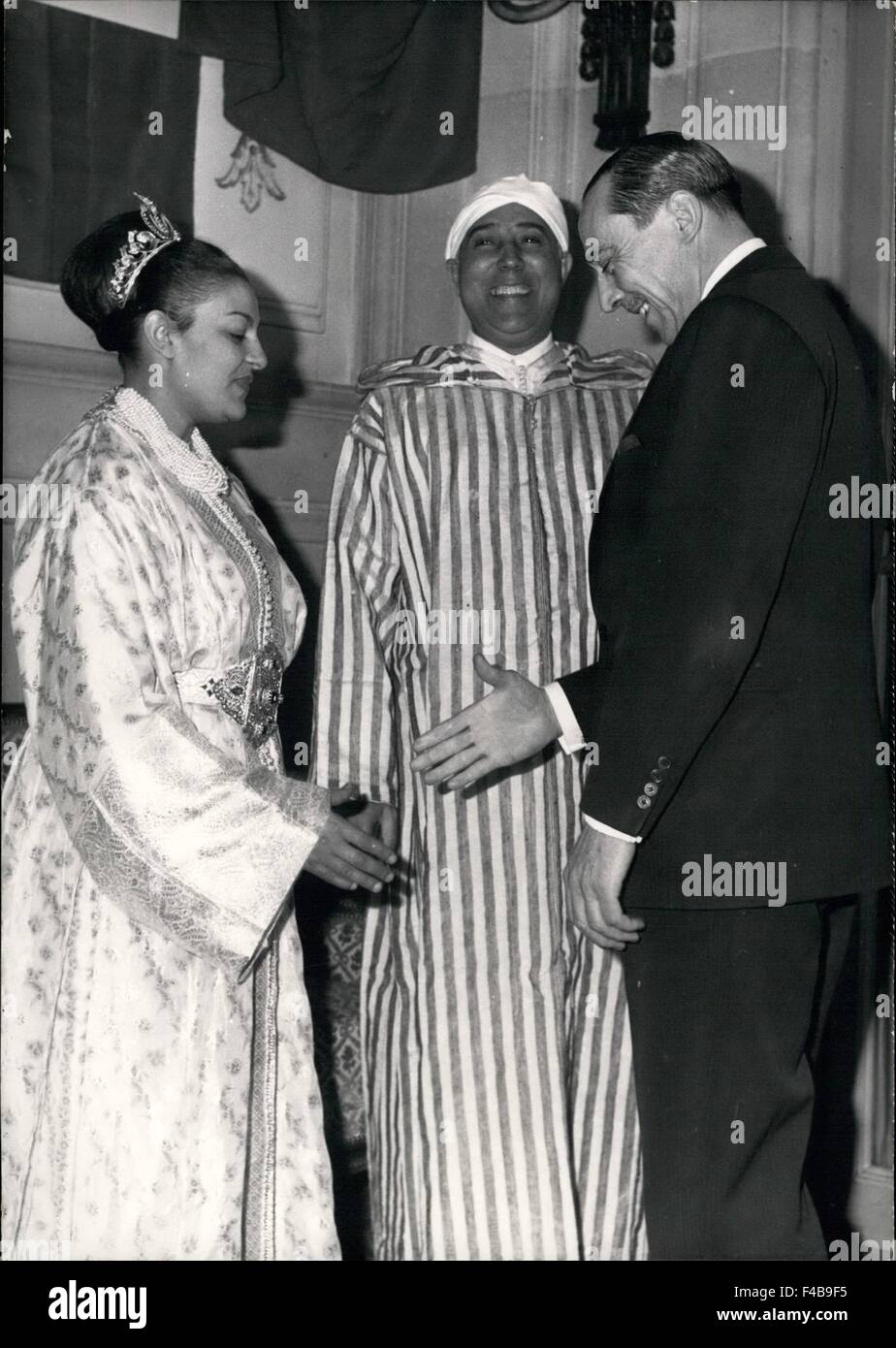 1964 Le Comte De Paris Assister A La Fete Du Trone Nationale Du Maroc Une Brillante Reception A Ete Donnee Hier Soir Dans Un Hotel Parisien De M Cherkaoui Ambassadeur