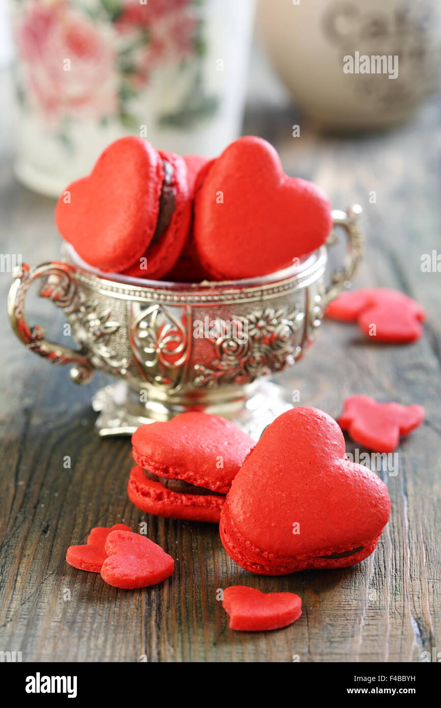 Macarons en forme d'coeur. Banque D'Images