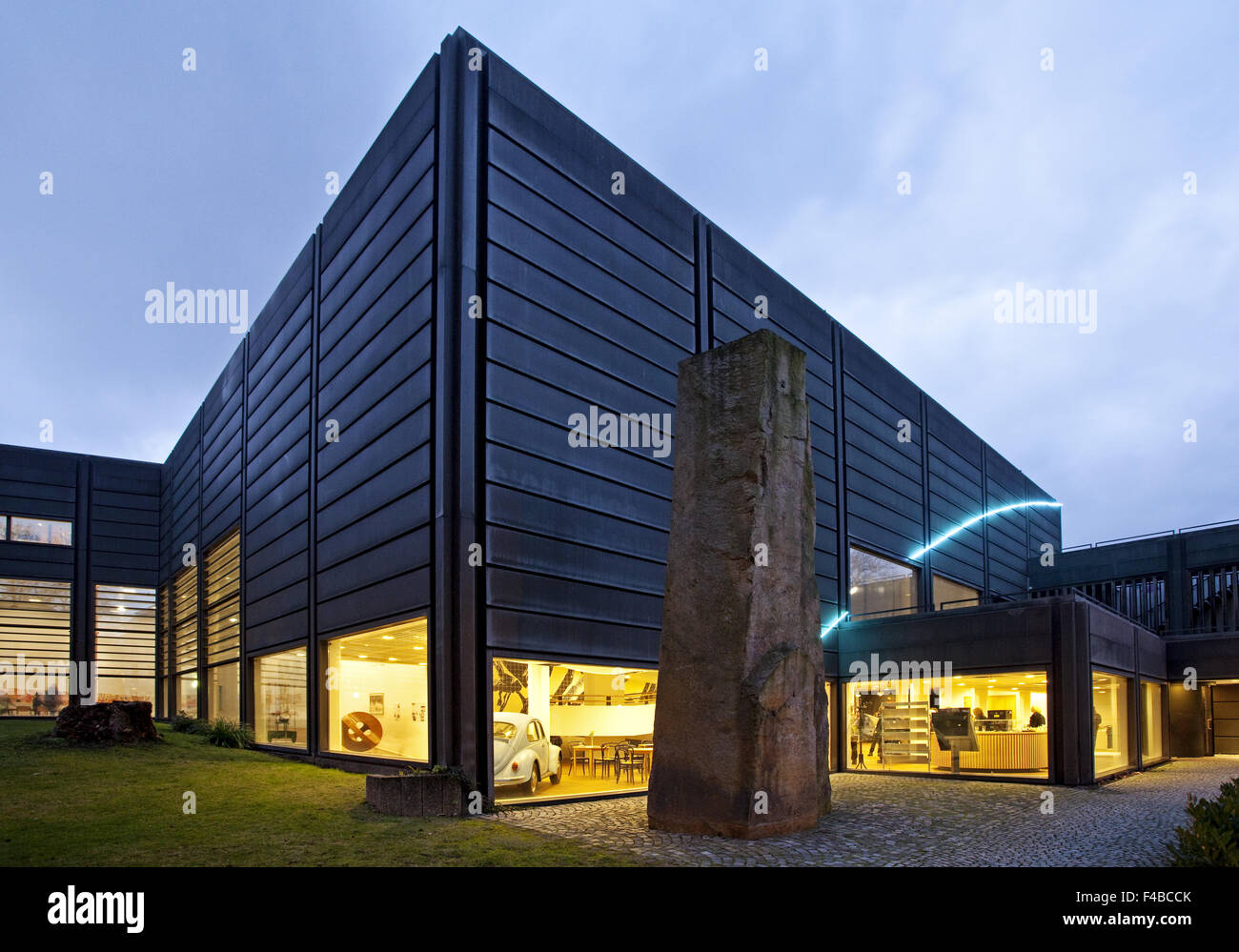 Le Musée Bochum dans le crépuscule, l'Allemagne. Banque D'Images