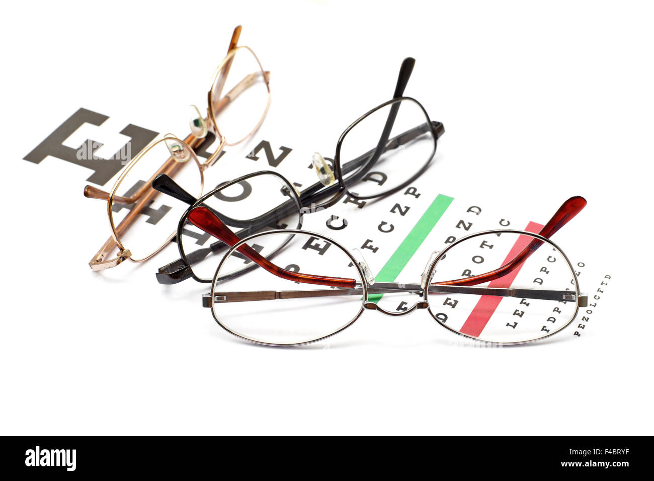 Verres sur l'échelle Snellen eye chart vue d'arrière-plan de test Banque D'Images