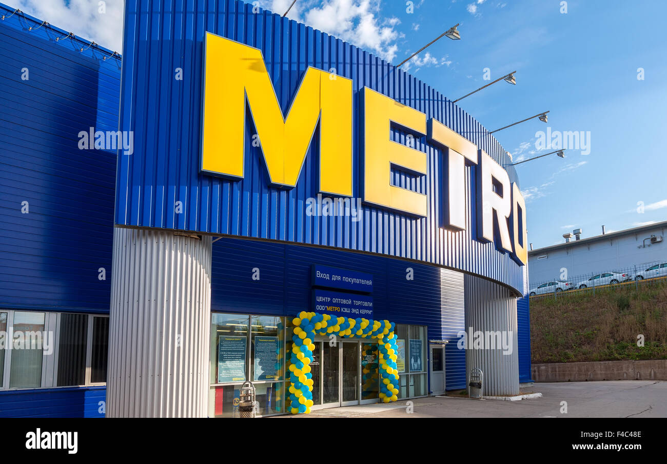 Metro Cash & Carry Store de Samara. Metro Group est un groupe de distribution mondial diversifié allemand Banque D'Images