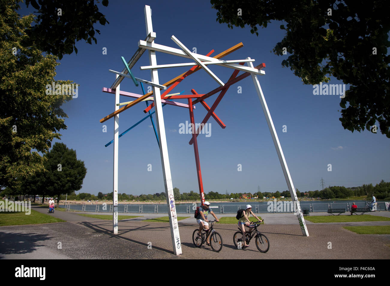 Deux cyclistes en mer Park Luenen, Allemagne Banque D'Images