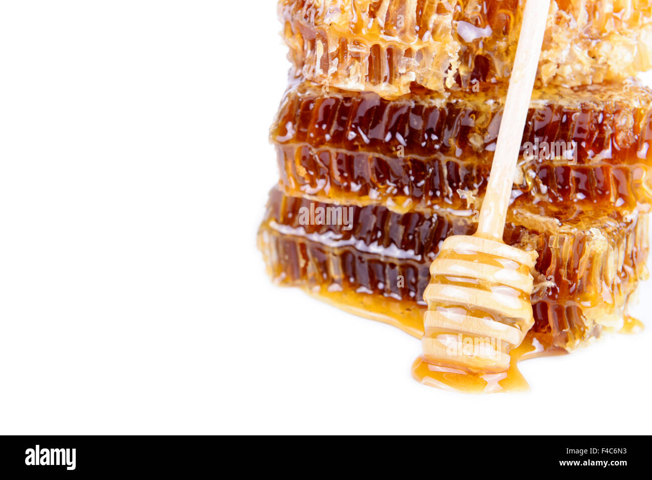 Avec du miel d'abeilles et de miel stick sur fond blanc Banque D'Images