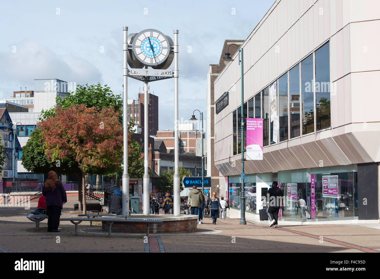 L'horloge du centenaire, George Street, Luton, Bedfordshire, England, United Kingdom Banque D'Images
