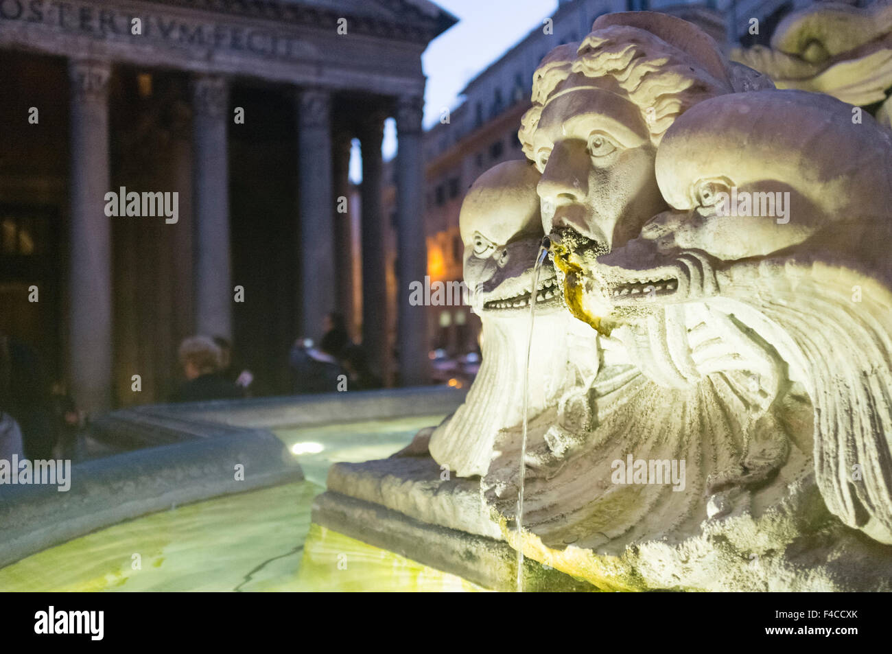 Fontana del Pantheon, Piazza della Rotonda, Rome, Italie Banque D'Images