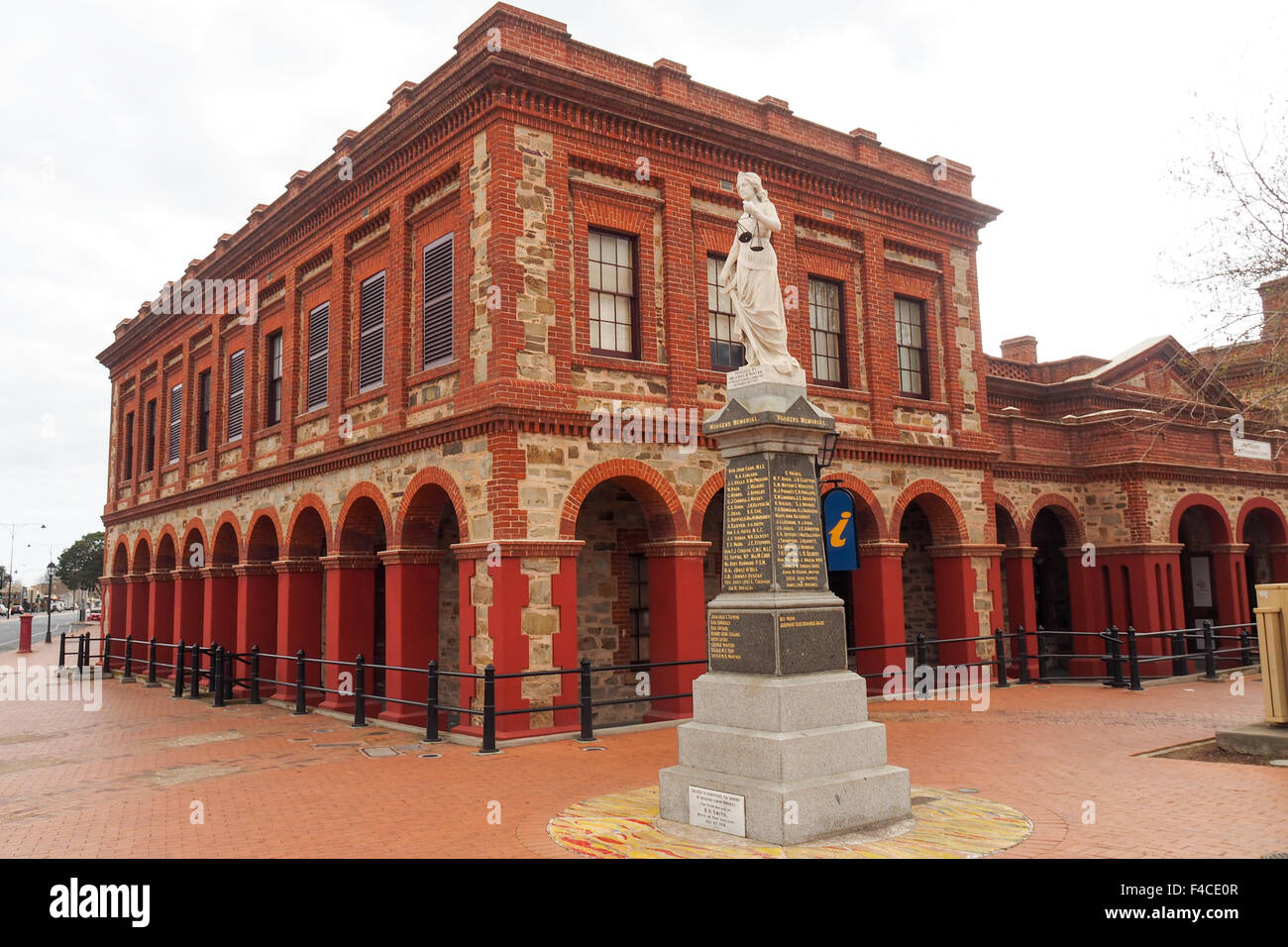 L'ancien commissariat de police, de douanes et de palais de justice, maintenant le port Adelaide Centre d'accueil. Banque D'Images