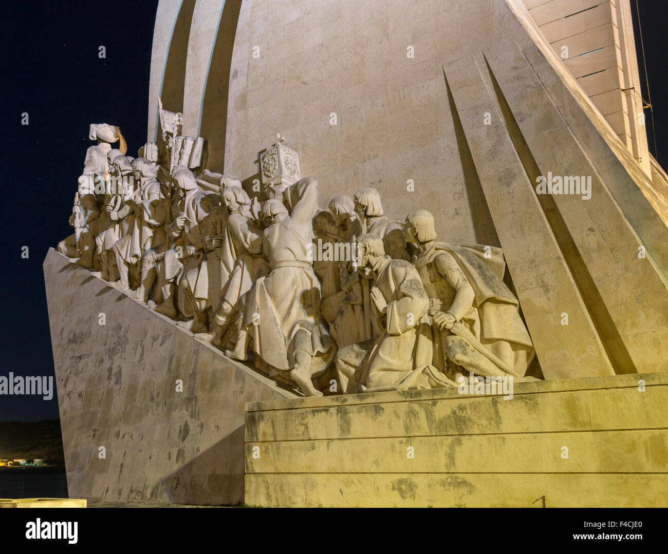 Padrao dos Descobrimentos (Monument des Découvertes) est un monument situé sur la rive nord de l'estuaire du Tage à Lisbonne Banque D'Images