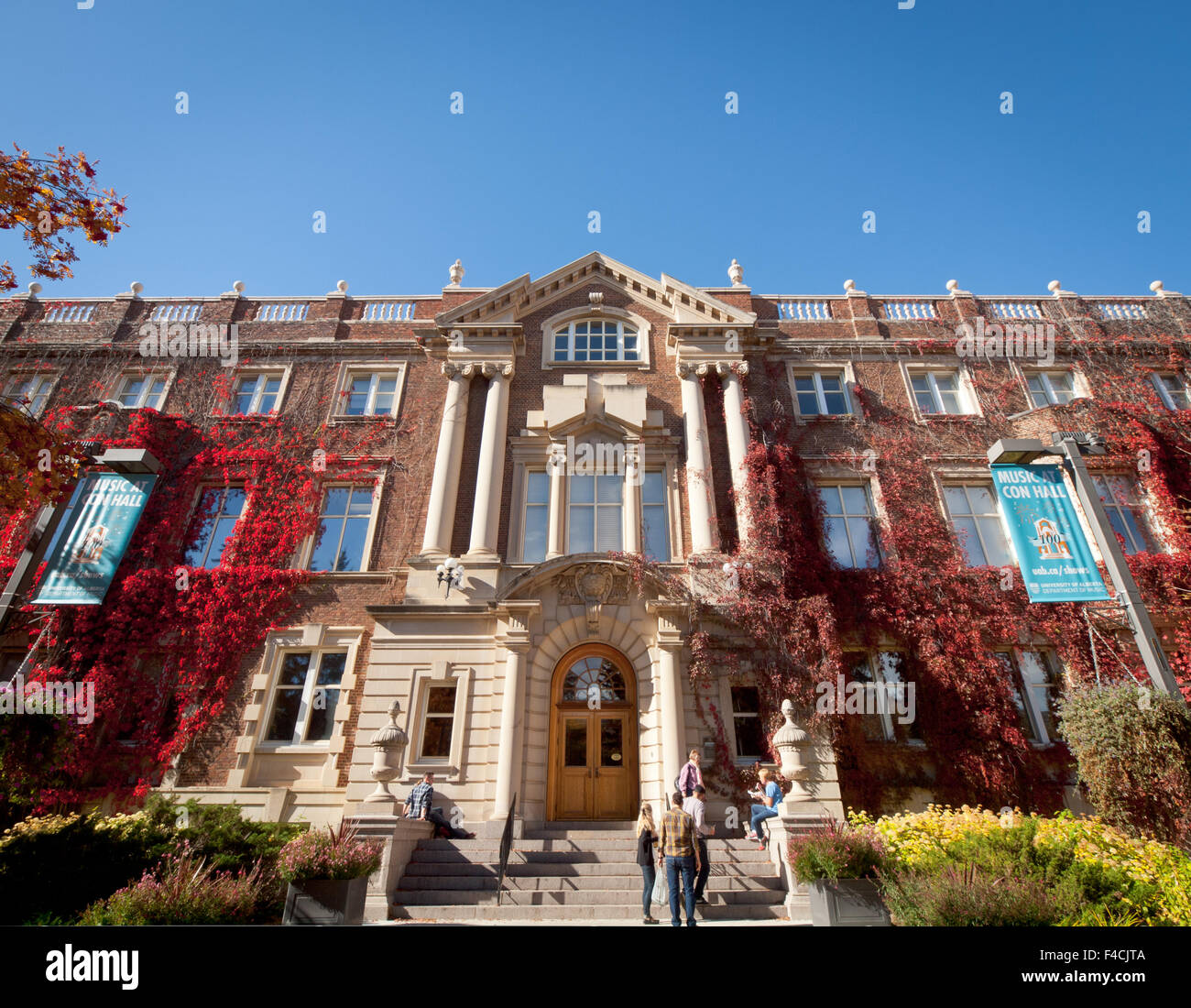 Un grand angle, vue extérieure de l'ancien édifice des arts à l'Université de l'Alberta à Edmonton, Alberta, Canada. Banque D'Images