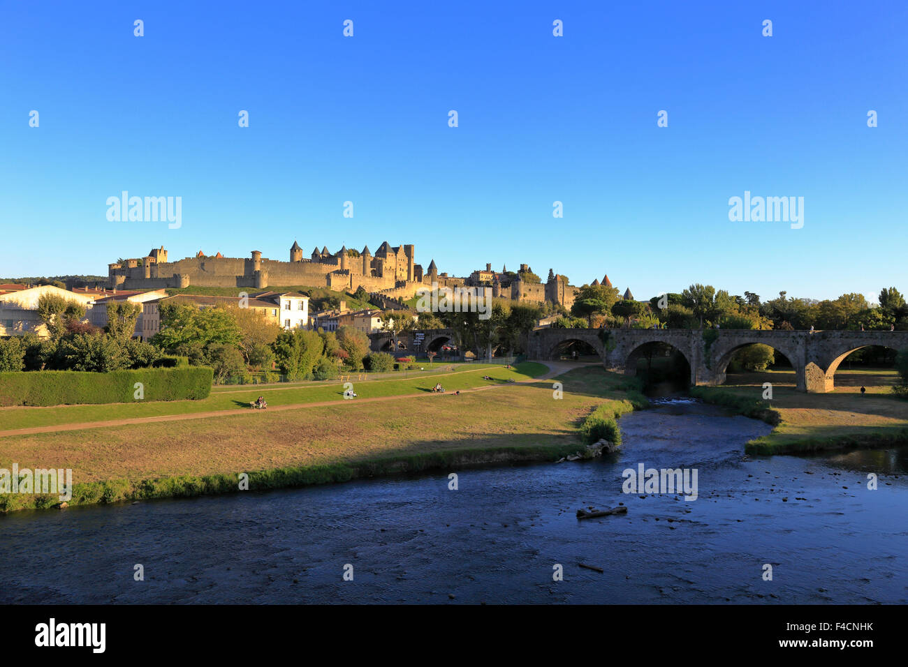 Château médiéval, forteresse et vieux pont, Carcassonne, Aude, Languedoc Roussillon, France, UNESCO World Heritage site. Banque D'Images