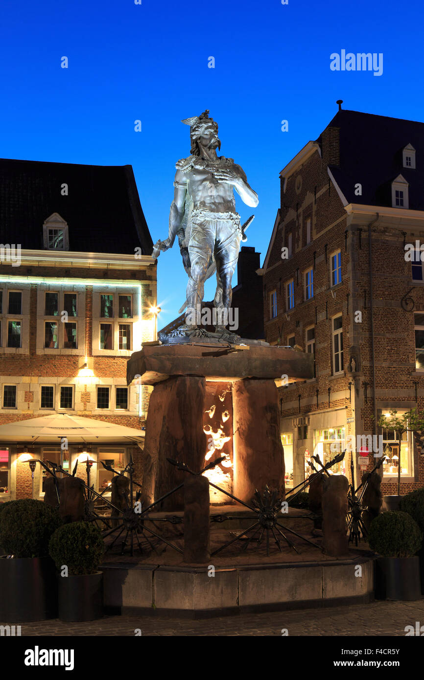 Statue d'Ambiorix (prince des Eburons, chef de la tribu des Belges) à la place du marché à Tongeren, Belgique Banque D'Images