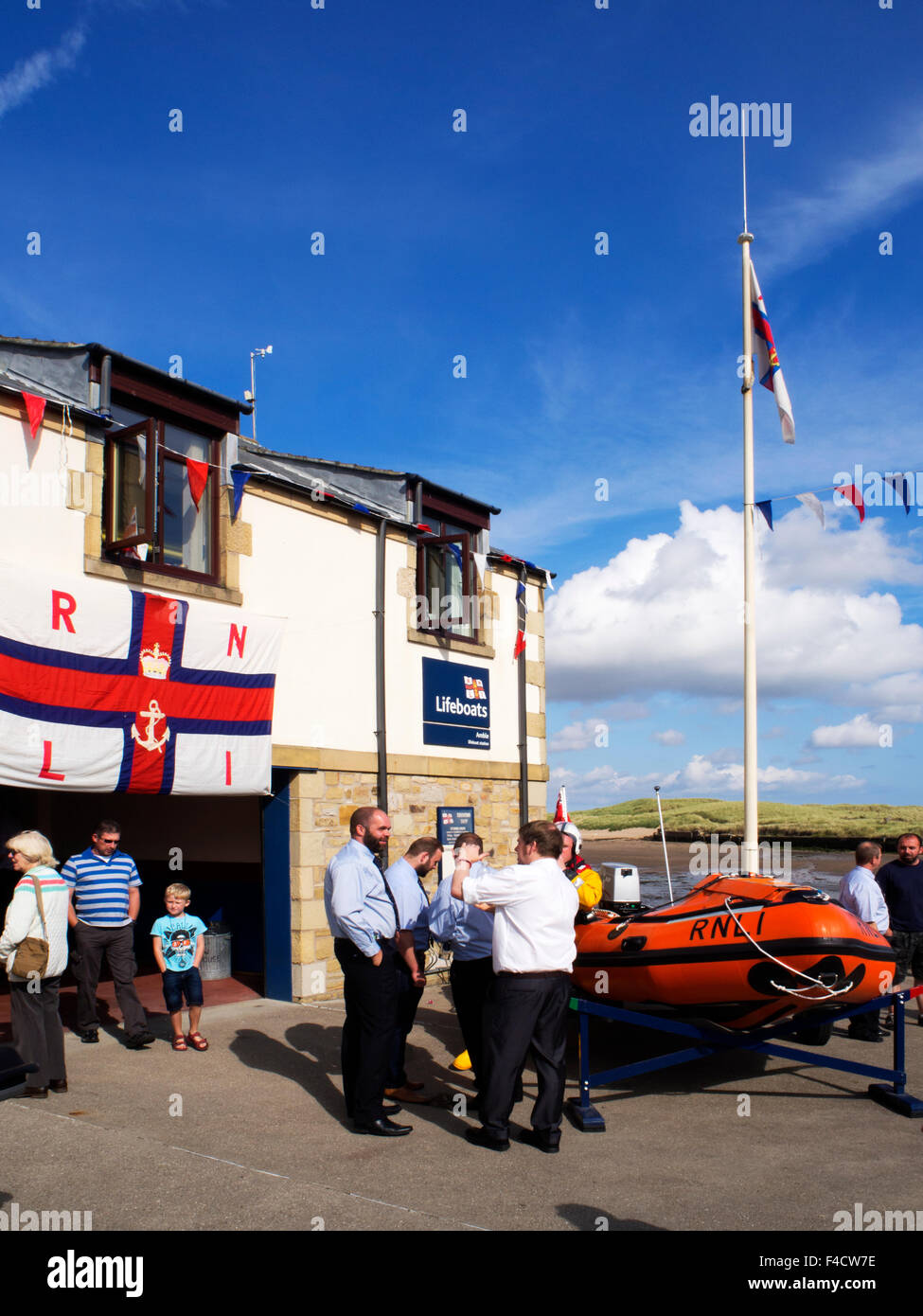 Station de sauvetage de la RNLI Amble Harbour sur l'Amblève 2015 Journée de la mer Le Northumberland England Banque D'Images