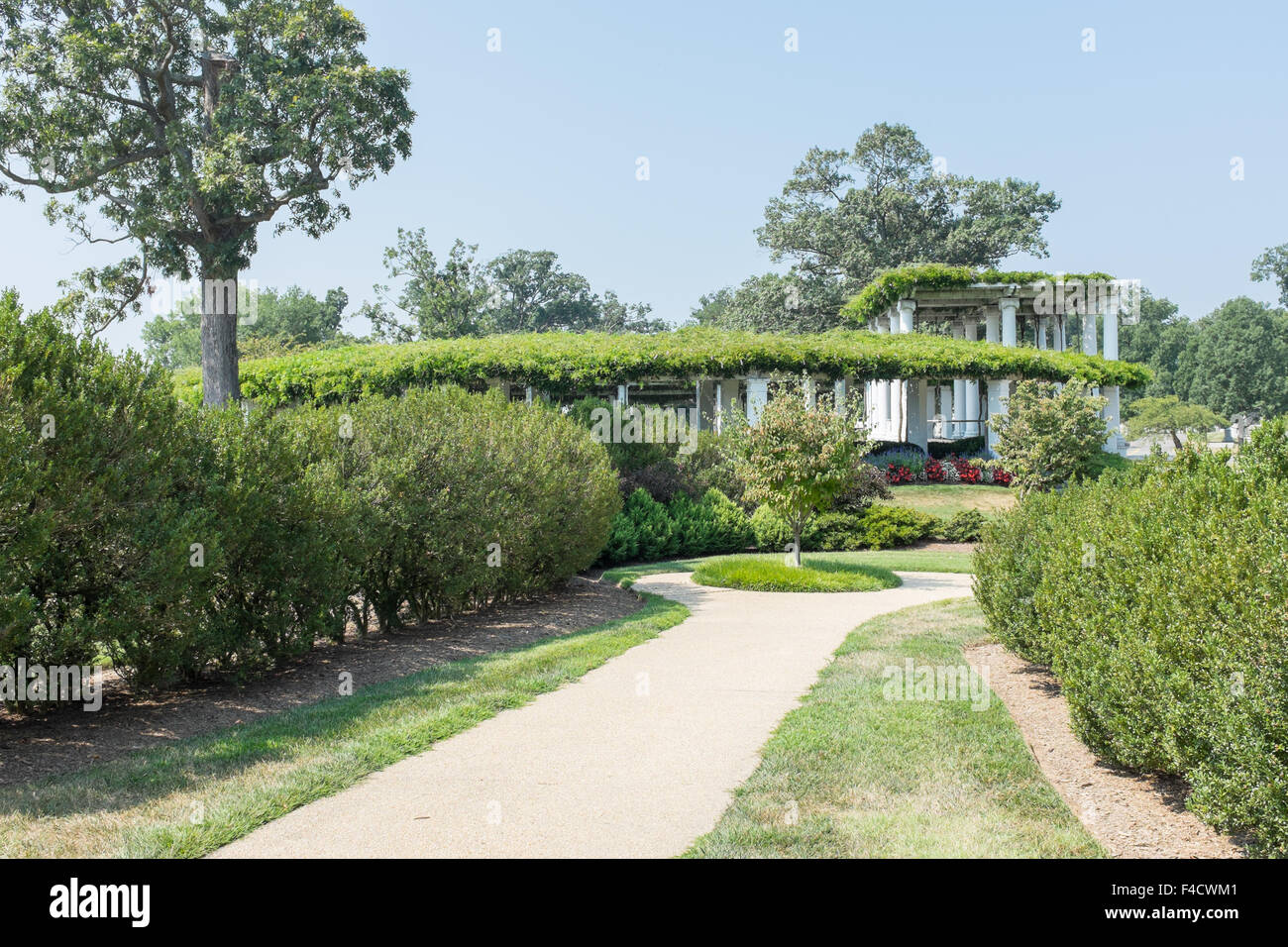 Le jardin de roses anciennes à proximité de Arlington House dans le Cimetière National d'Arlington, VA Banque D'Images
